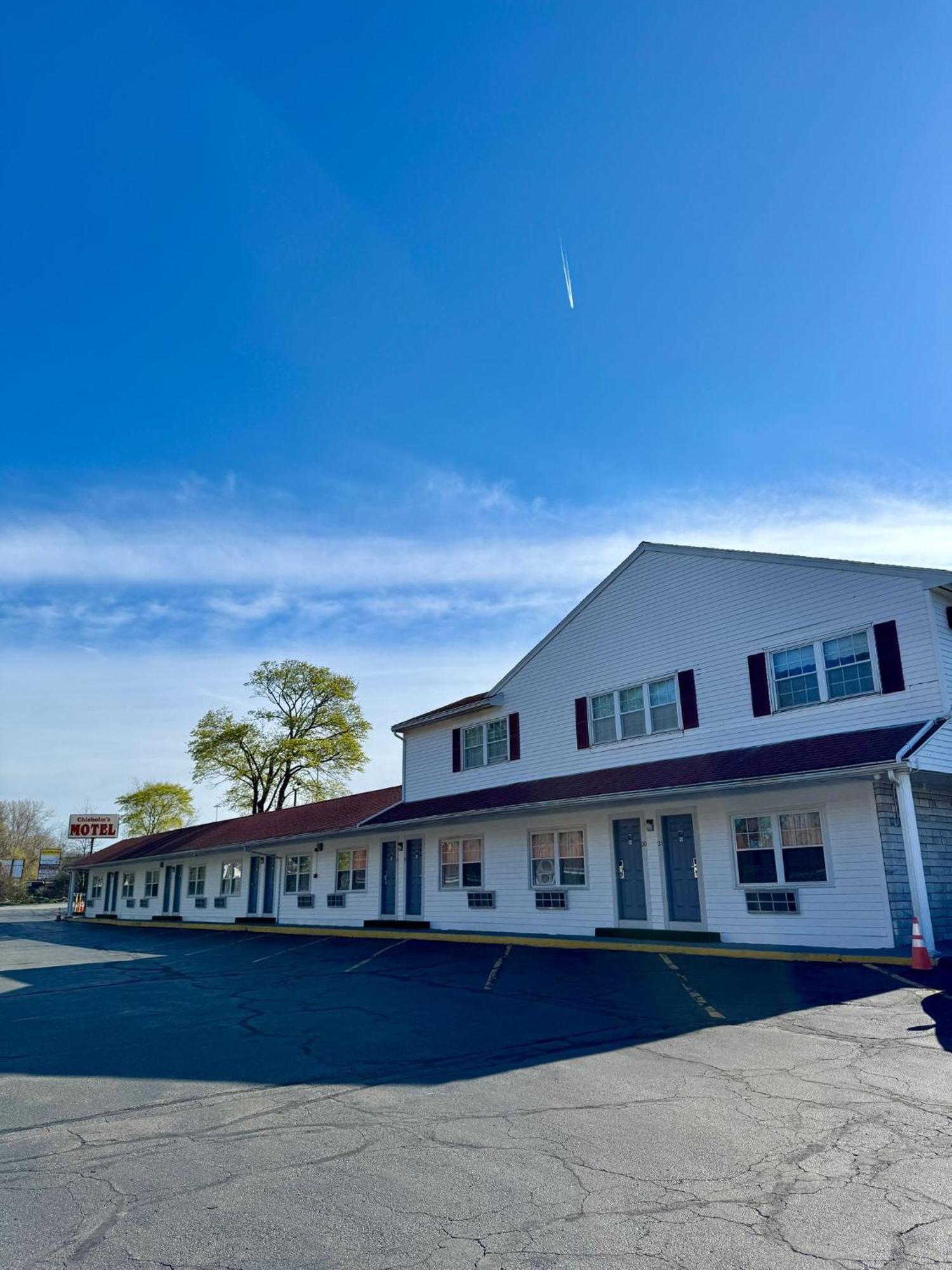 Chisholm'S Motor Inn Saugus Exterior photo